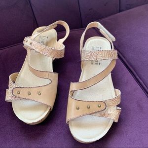 L’Artiste by Spring Step sandals